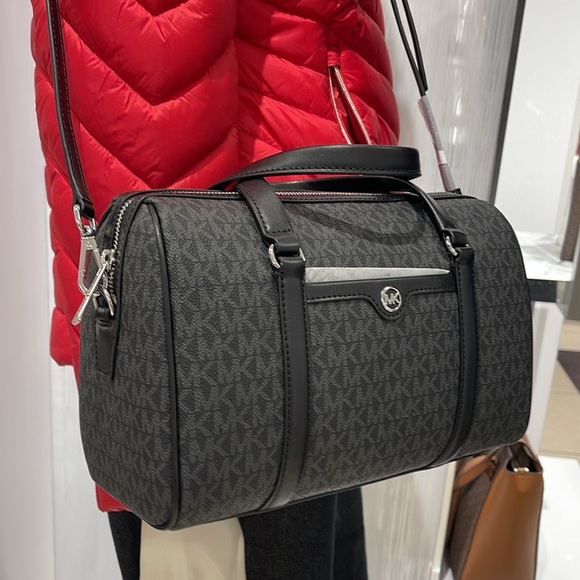 MICHAEL KORS JST TRAVEL MEDIUM DUFFLE SATCHEL SHOULDER CROSSBODY BAG MK BLACK - Picture 3 of 16